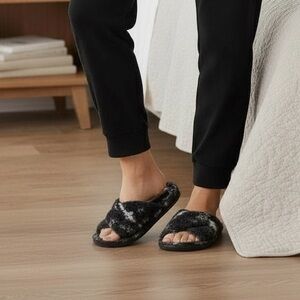 NWT Jenni by‎ Macys Faux Sherpa Cross Strap Slide Slippers Gift Cozy Cabincore